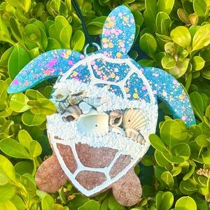 SEA TURTLE WITH SHELLS FRESHIE (CAR AIR FRESHENER)